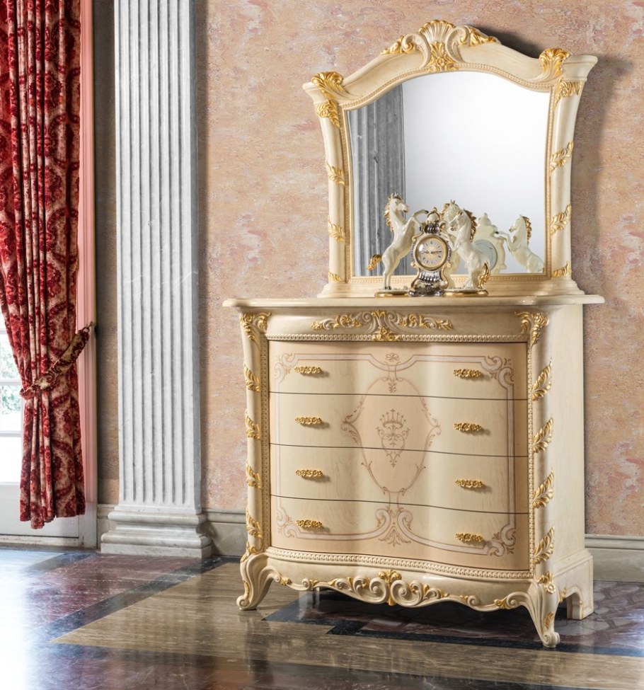 Костюм мадам комода