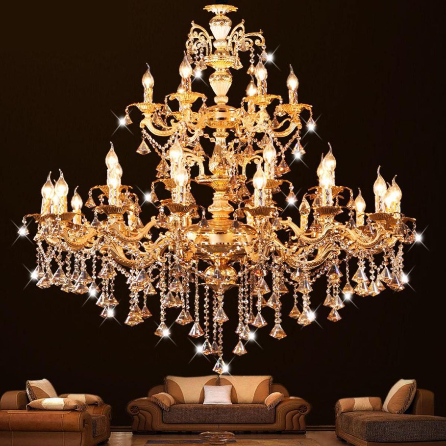 Огромная люстра