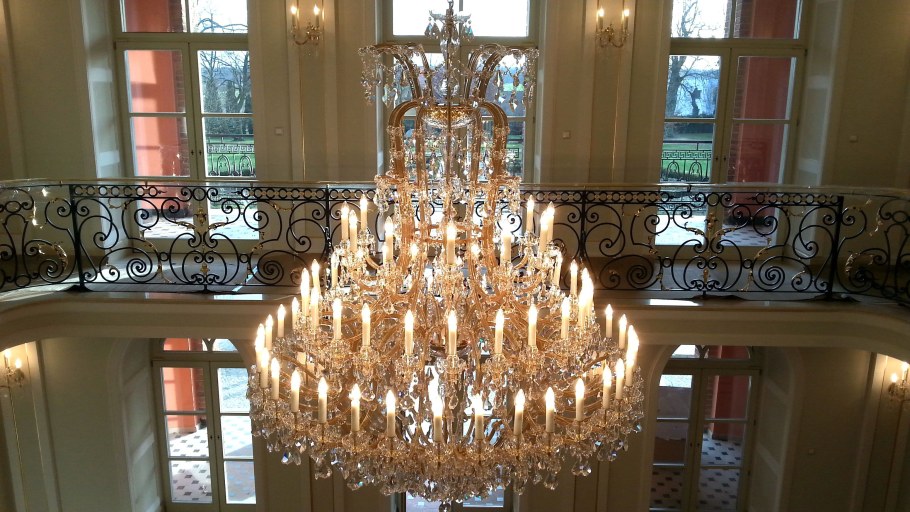 Люстра во Дворце
