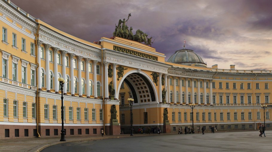 Арка главного штаба в Санкт-Петербурге