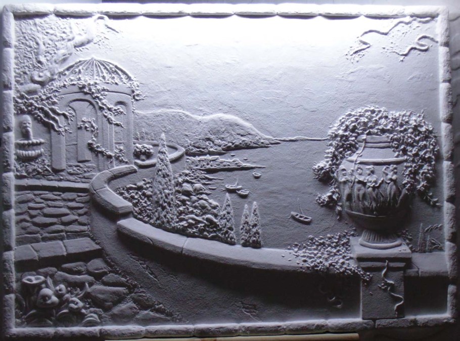 Барельеф лодка