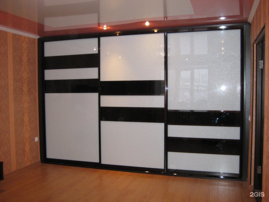 Акриловые двери в шкаф купе