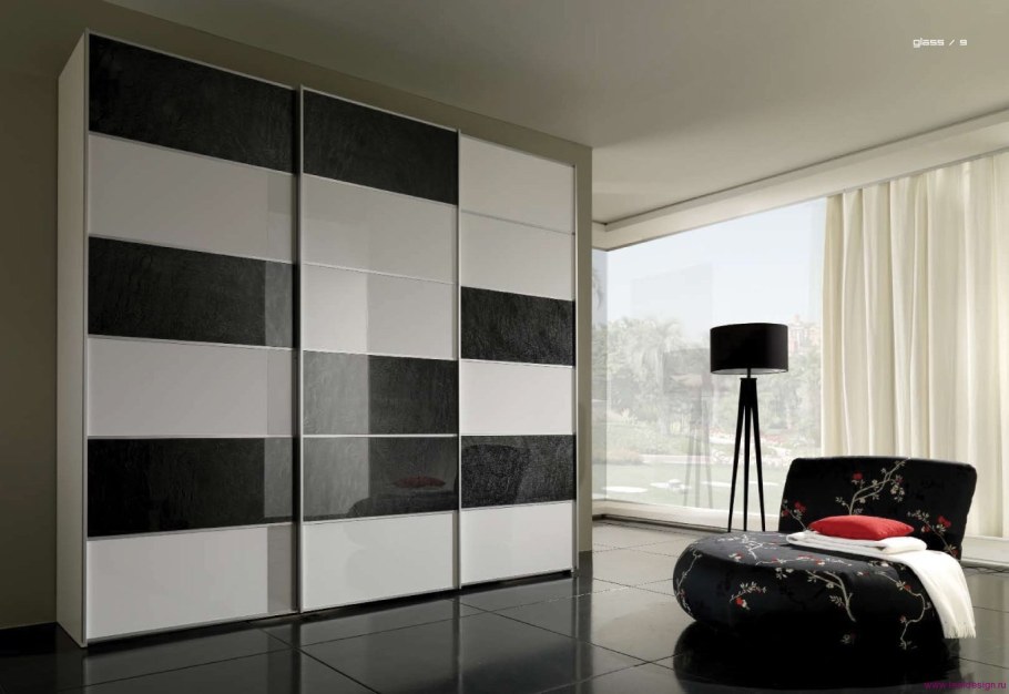 Шкаф белый с черным