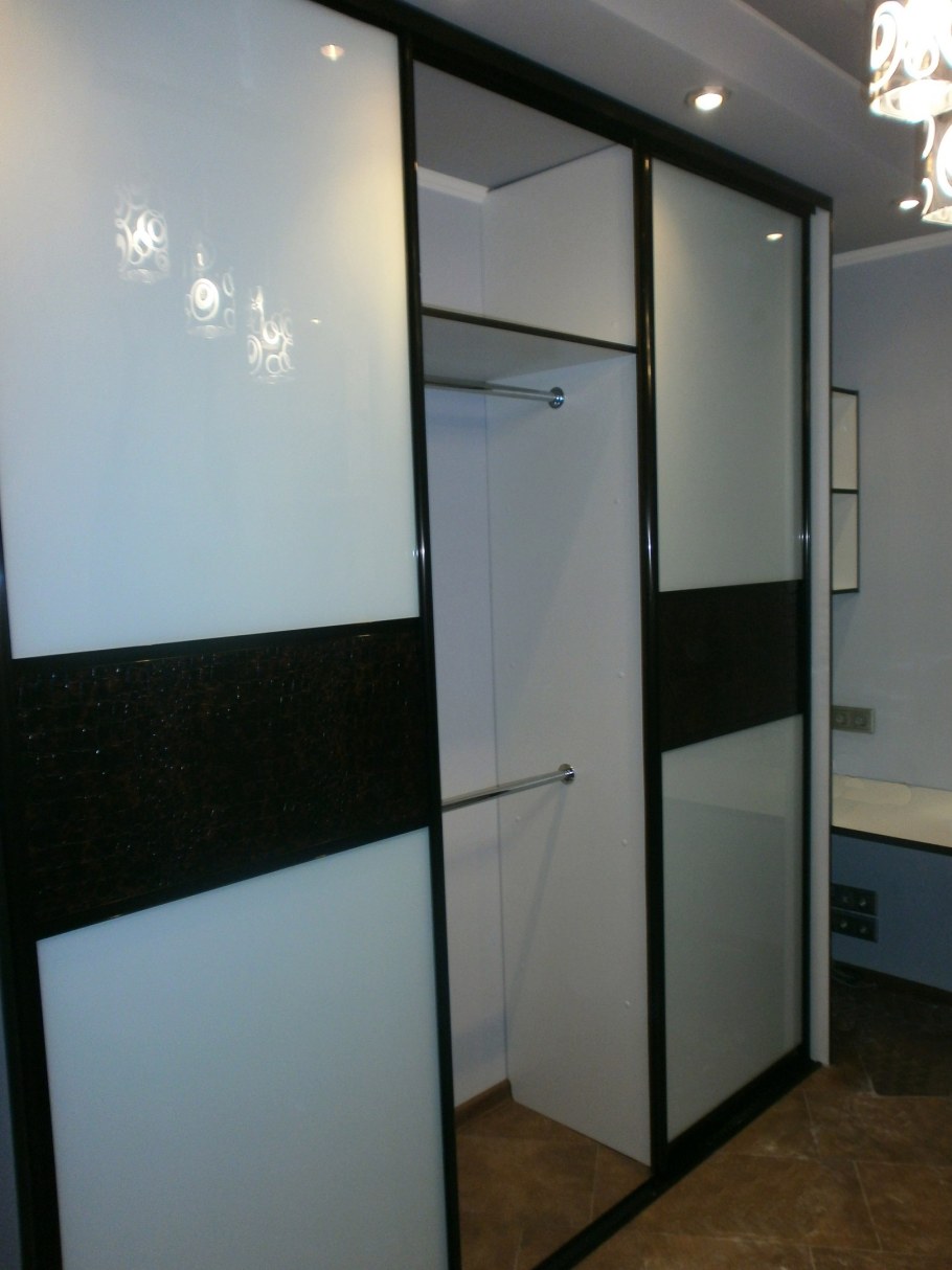 Глянцевые двери купе