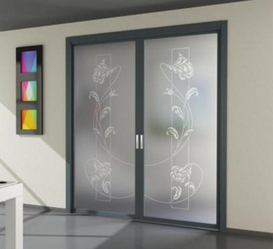 Стеклянные двери с пескоструем