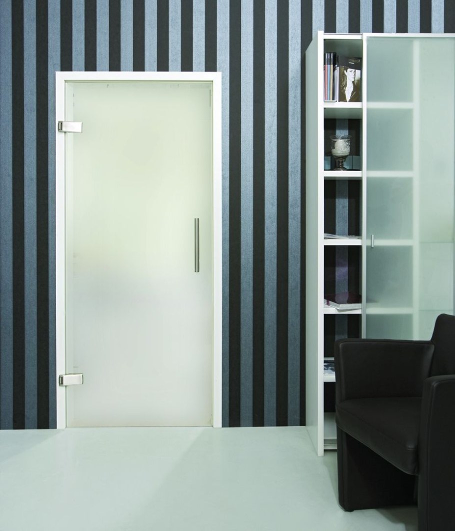 Двери межкомнатные с матовым стеклом белые