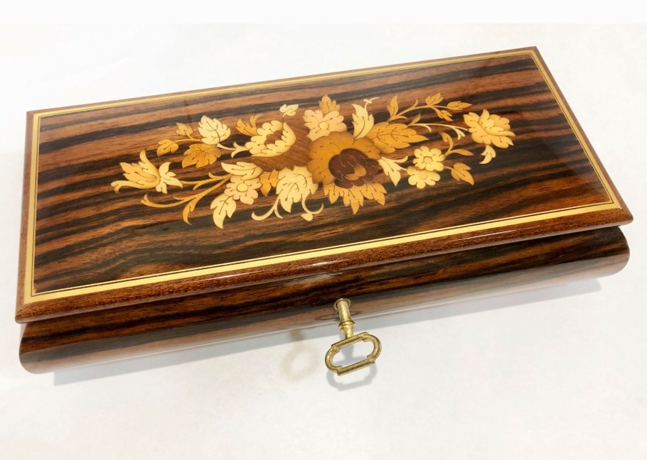 Маркетри футляр для значка сопели