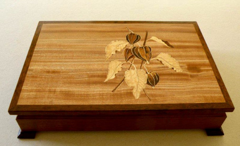 Маркетри аниме стол