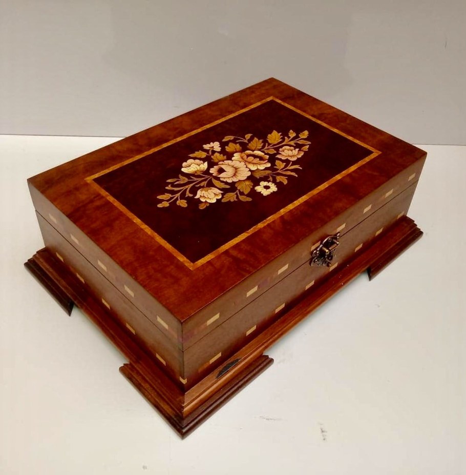 Шкатулка в технике Маркетри