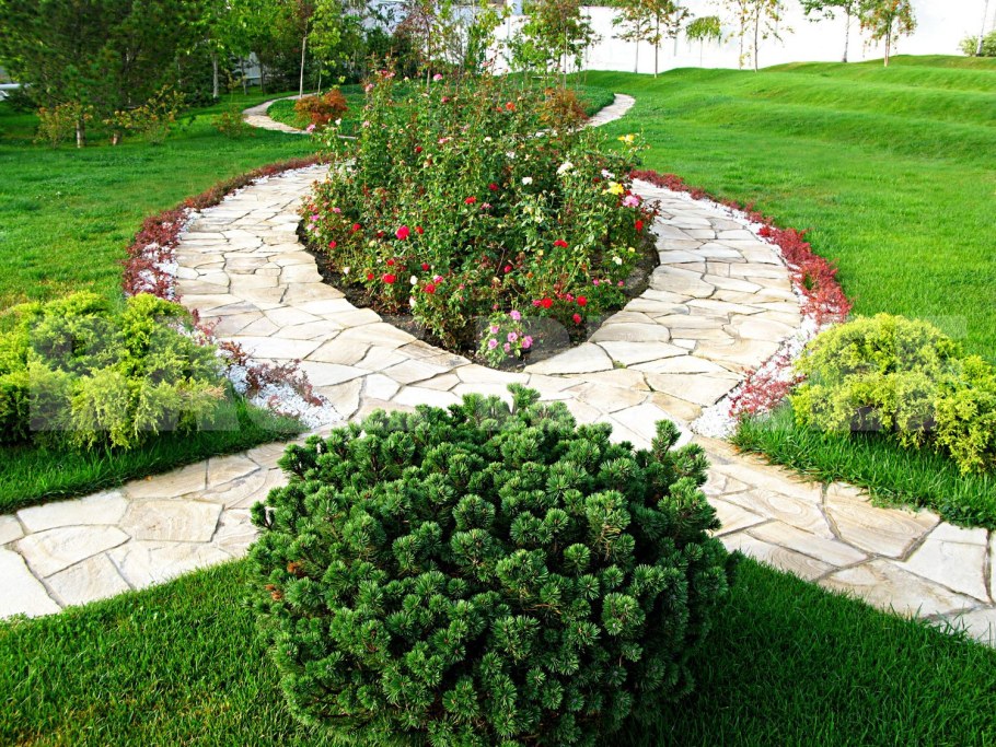 Садовые дорожки с клумбами