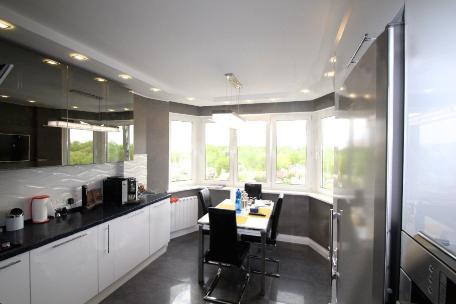 Кухня с эркером п44к дск1