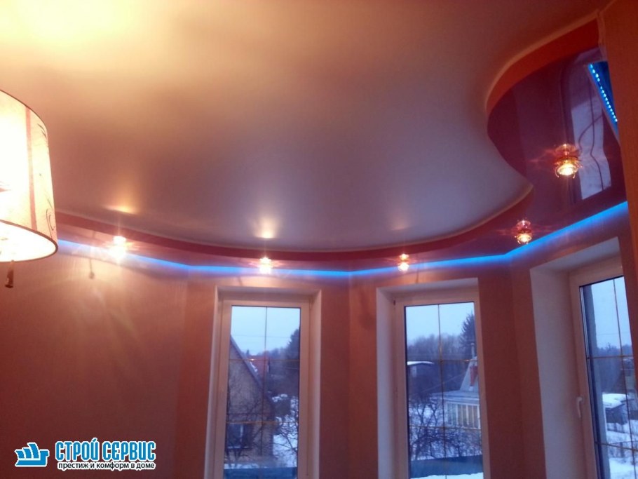 Двухуровневые натяжные потолки с эркером