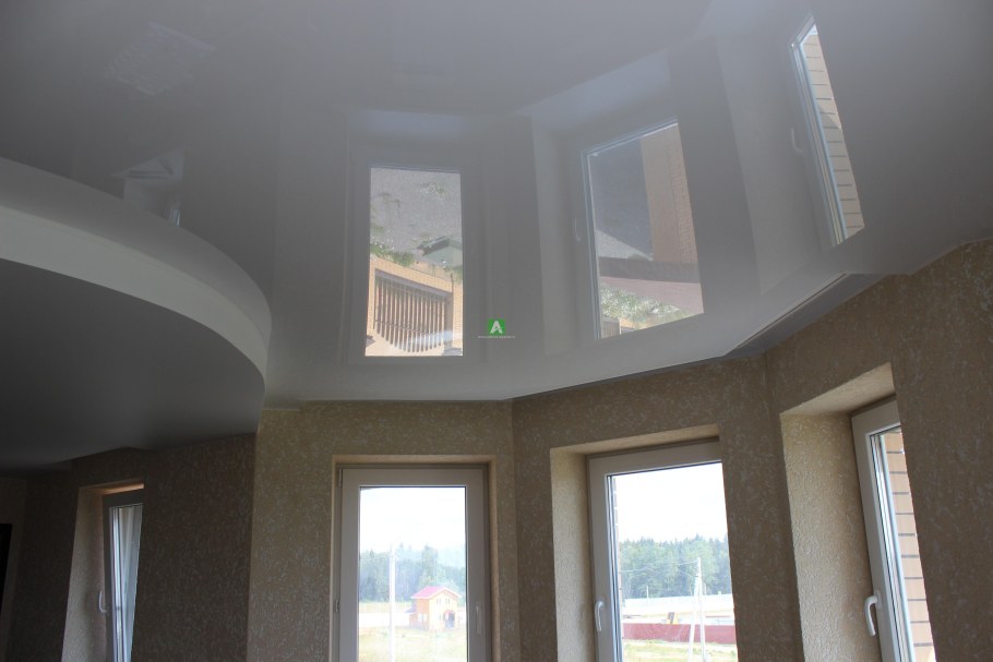 Двухуровневый потолок с эркером