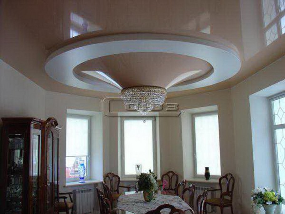 Натяжной потолок с эркером