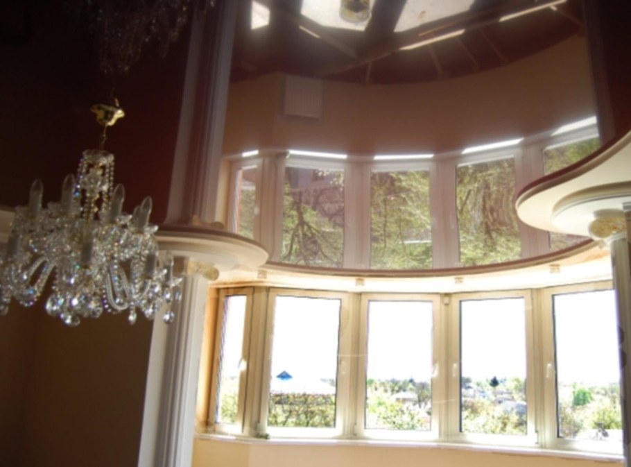 Натяжной потолок с эркером