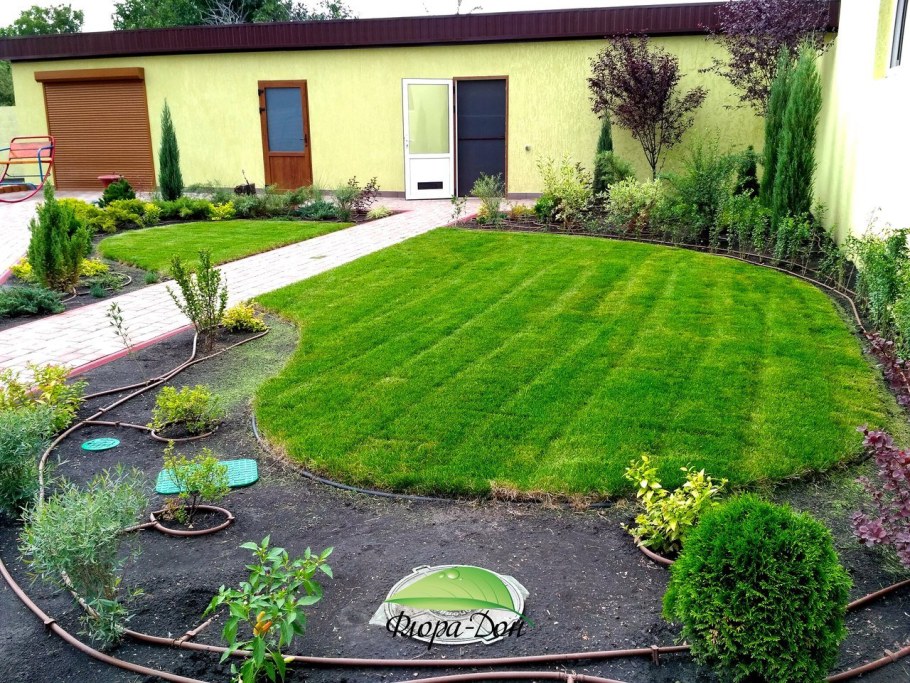 Круглый газон в ландшафте