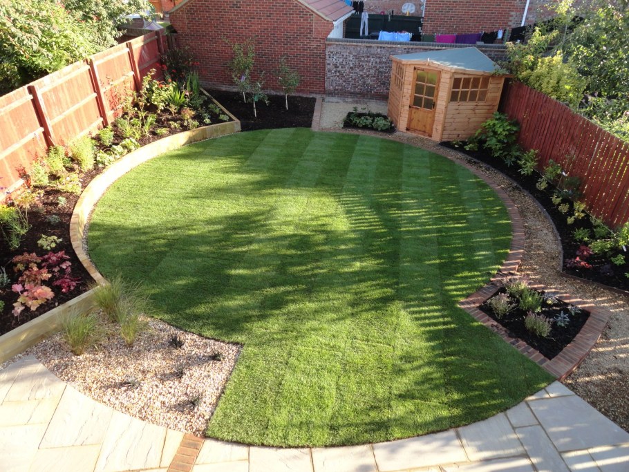 Участок с круглым газоном 30 на 40