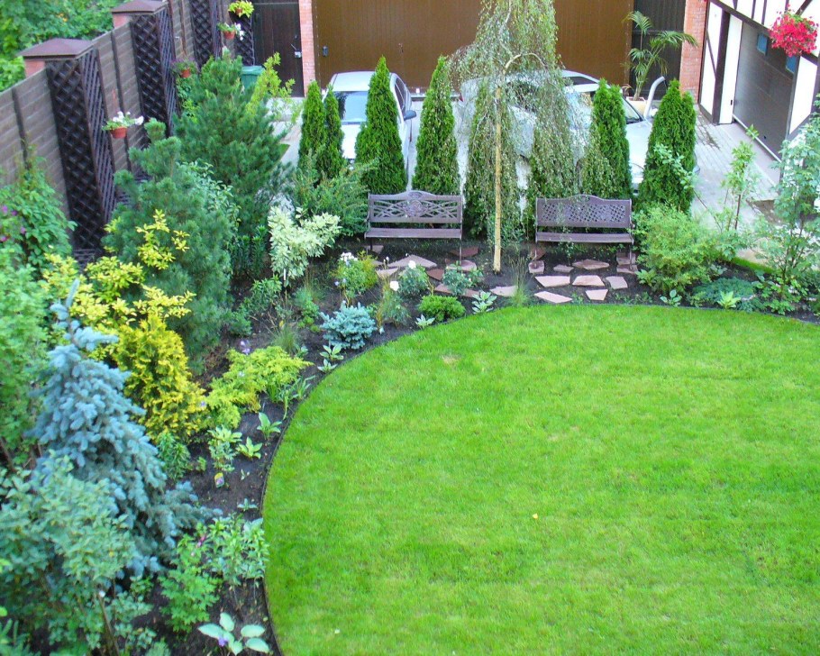 Круглый газон в ландшафте