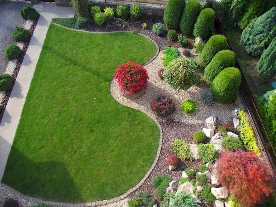 Круглый газон в ландшафте