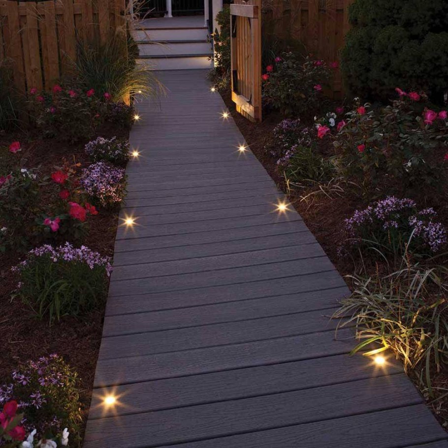 Подсветка дорожек на даче