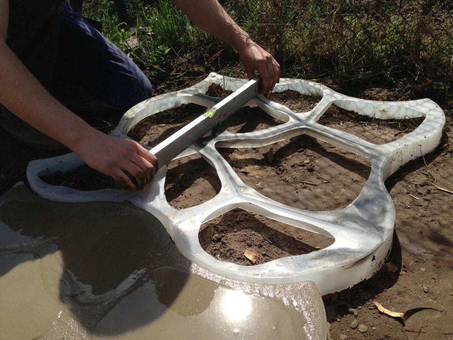 Форма для дорожек "круглые камни" 80х80х5,5см, Hormusend