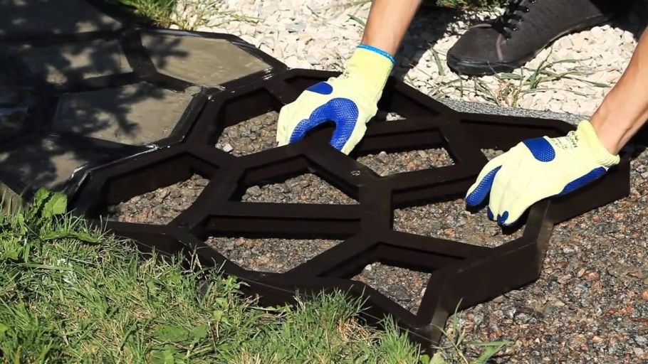 Форма для отлива садовых дорожек