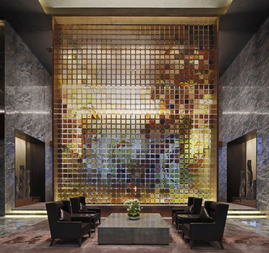 Декорирование стен лобби отель