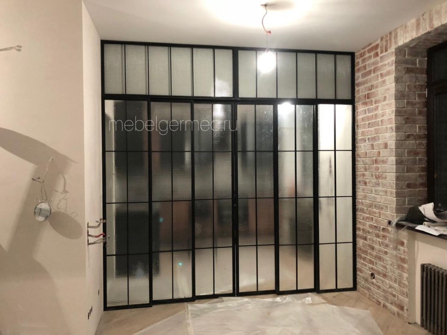 Лофт перегородка с рифленым стеклом