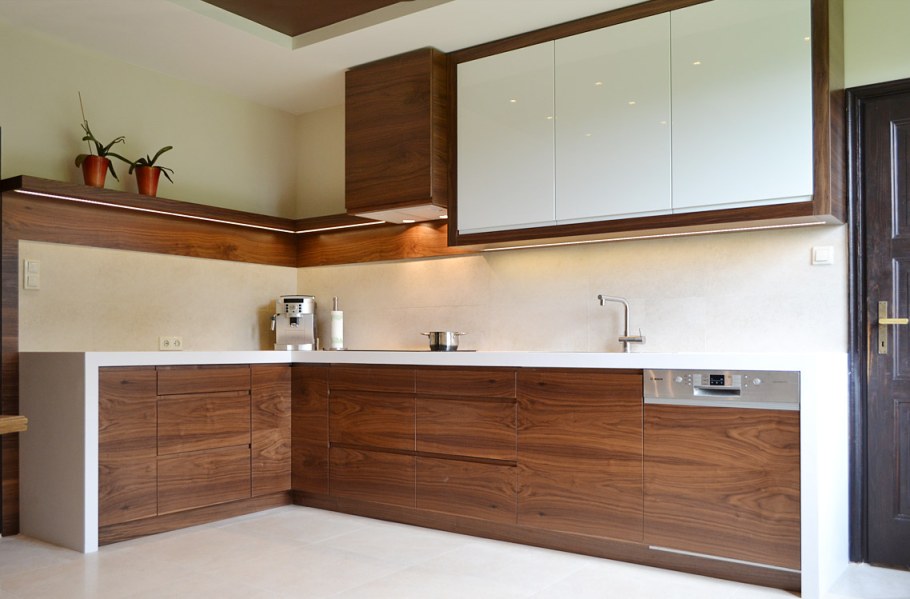 Кухонный гарнитур дерево