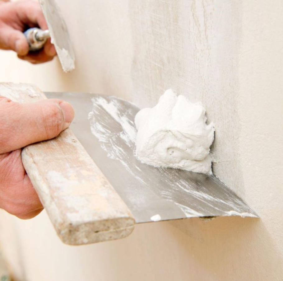 Отделка оштукатуренных стен