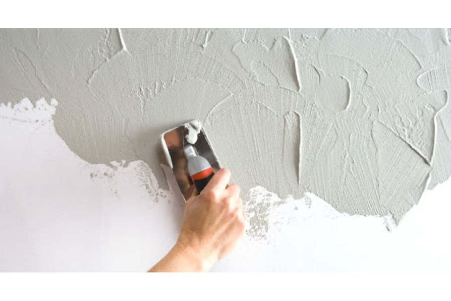 Нанесение декоративной штукатурки