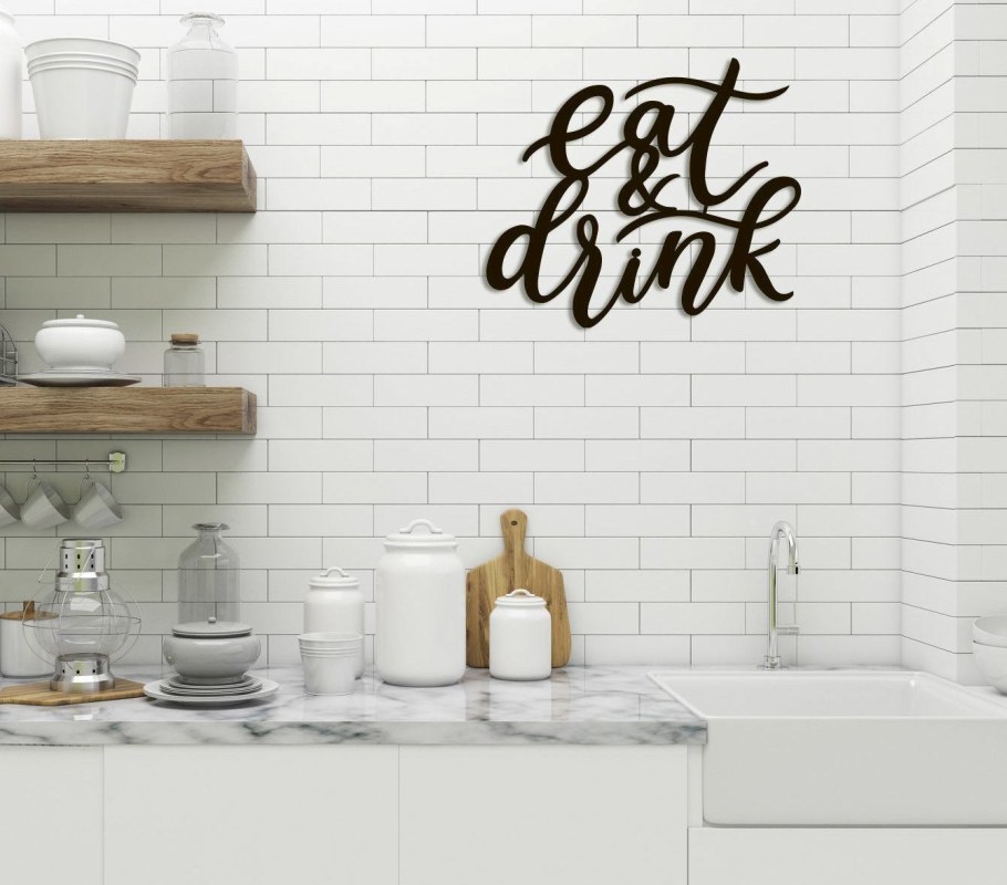 Надпись на кухонной стене