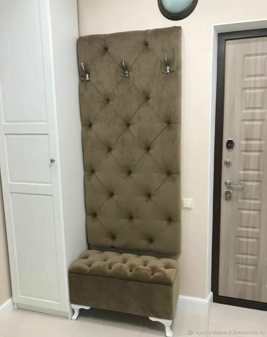 Каретная стяжка в прихожей с вешалкой