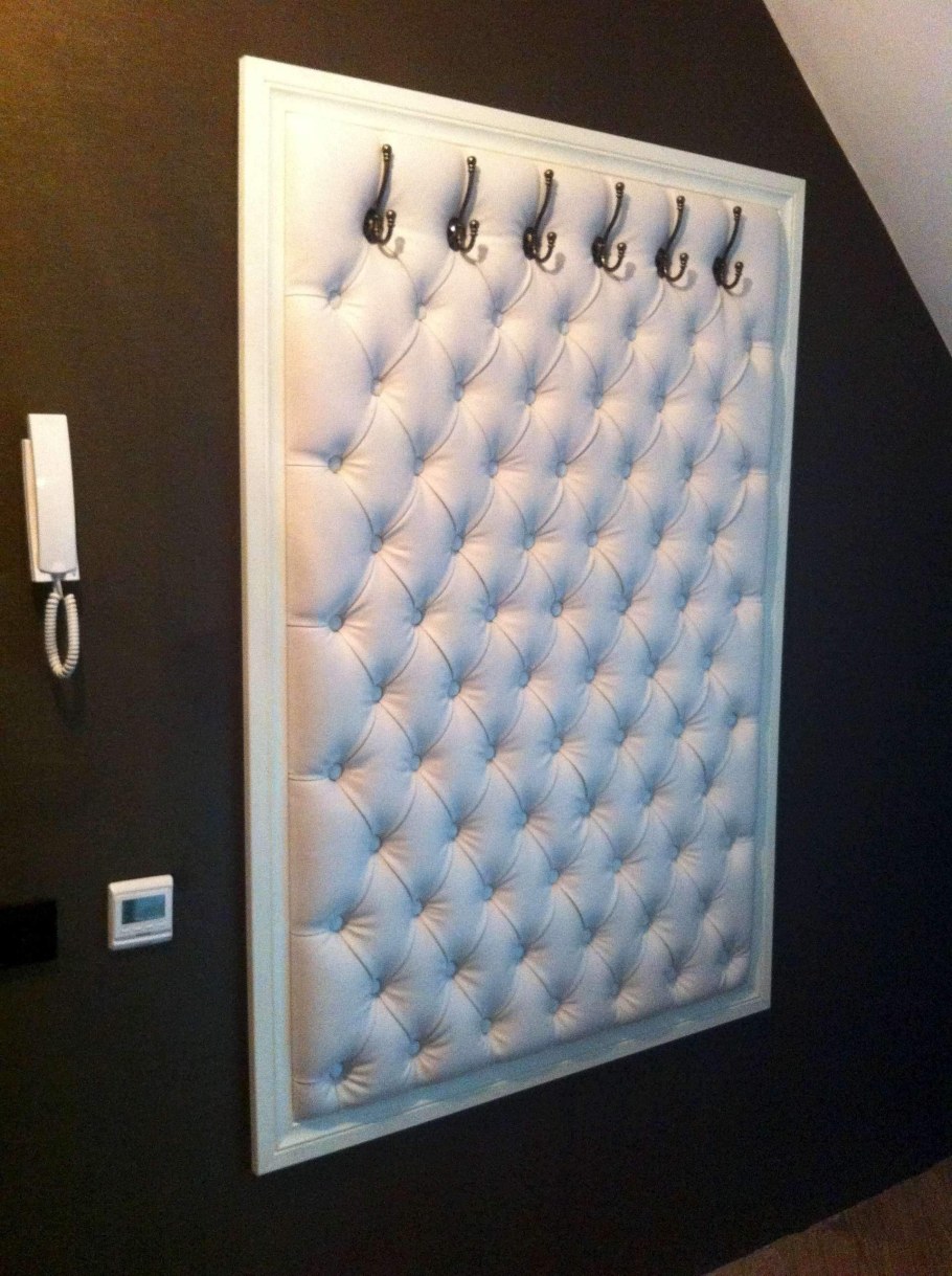 Вешалка с пуфиком в прихожую