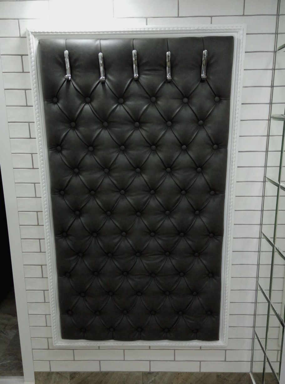 Вешалка в прихожую настенная каретная стяжка