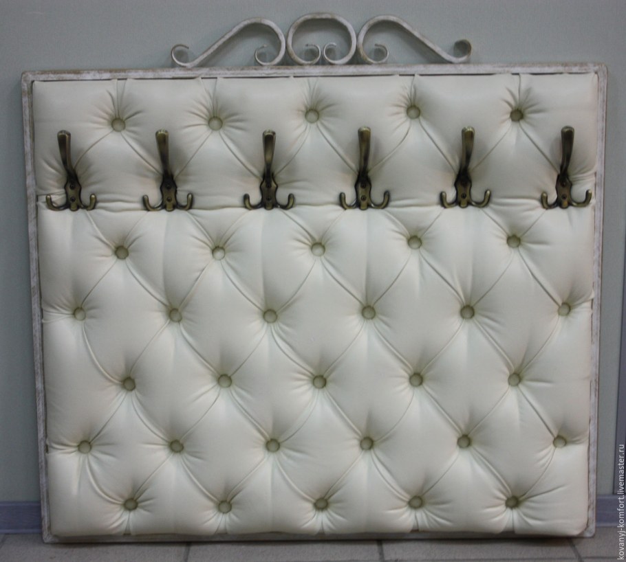 Прихожая Дюпон-1 из массива с каретной стяжкой