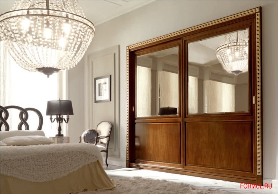 Шкаф классика с зеркалом