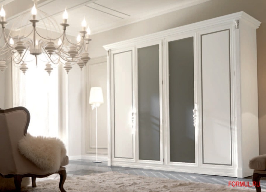 Классический шкаф с серебром