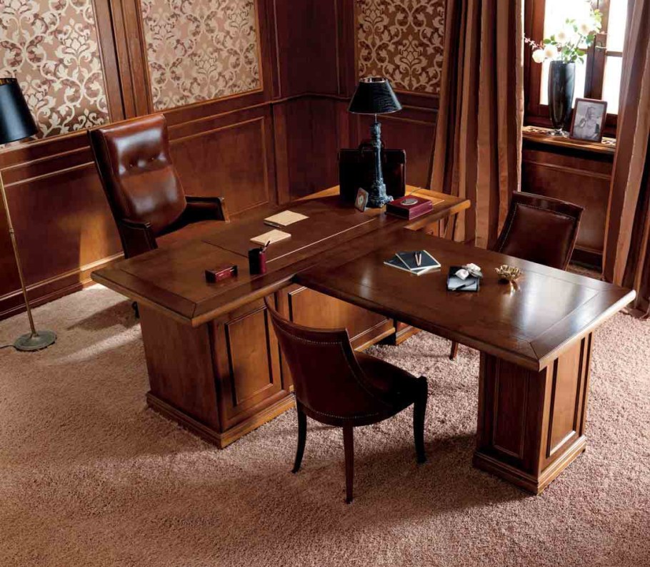Дубовый стол в кабинет
