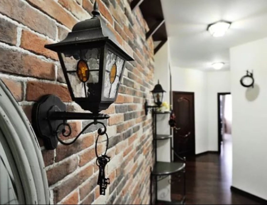 Прихожая в уличном стиле