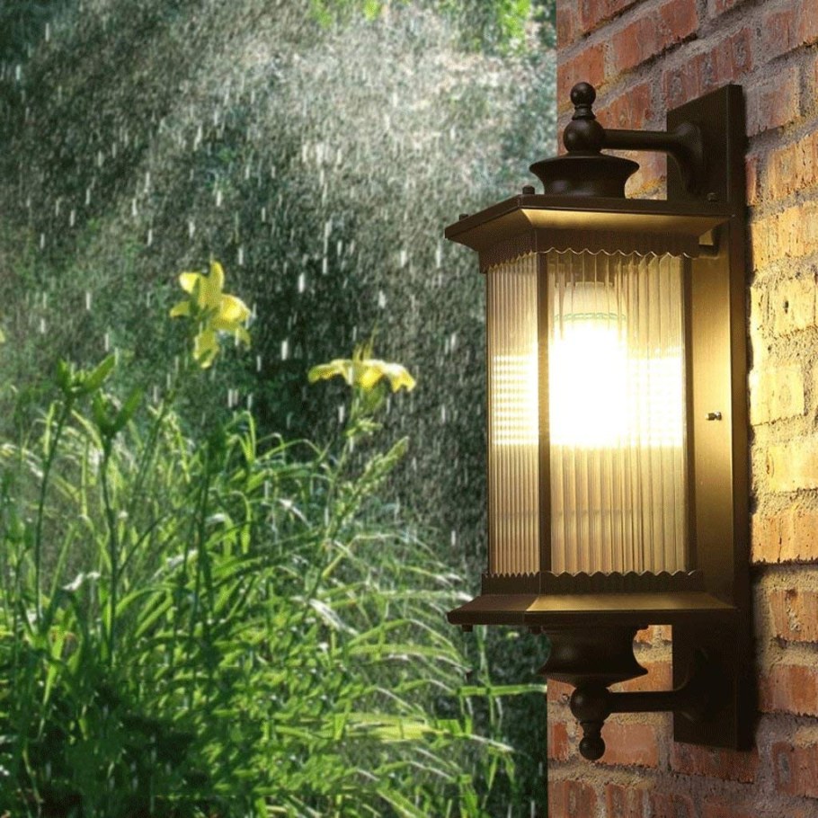 Винтажный уличный фонарь