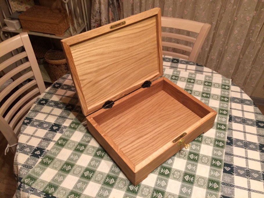 Деревянная шкатулка для документов