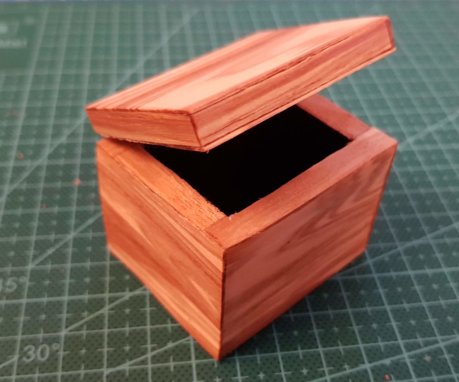 Как коробку обклеить под дерево