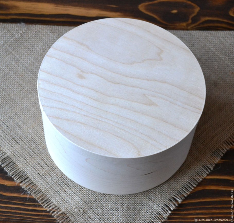 Круглая деревянная коробка