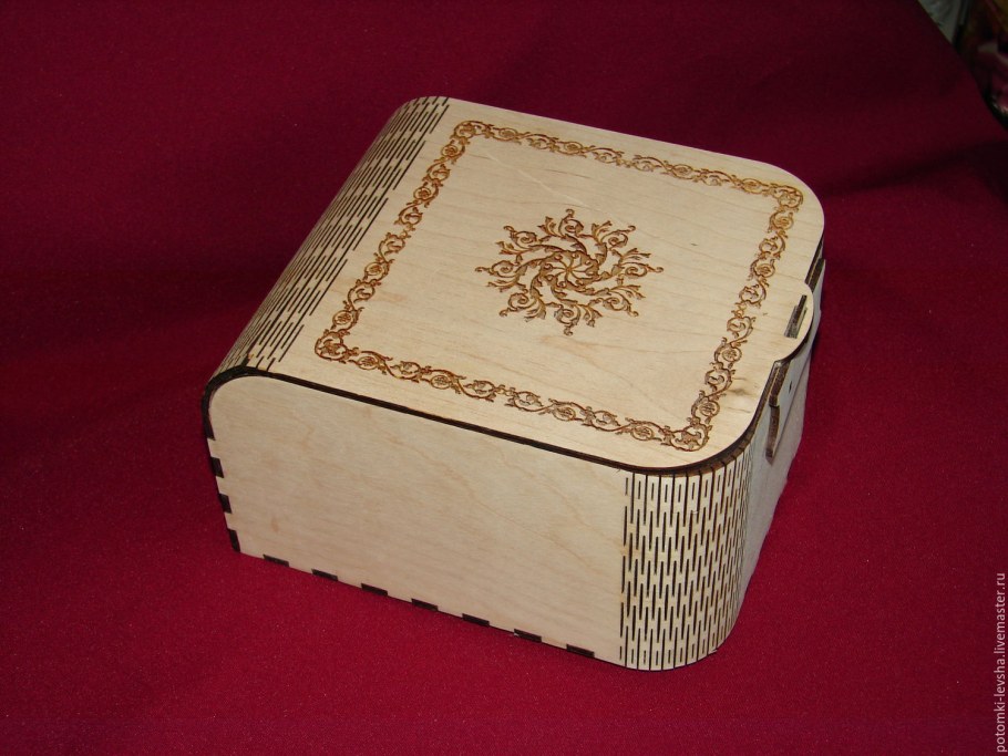 Деревянная шкатулка из фанеры