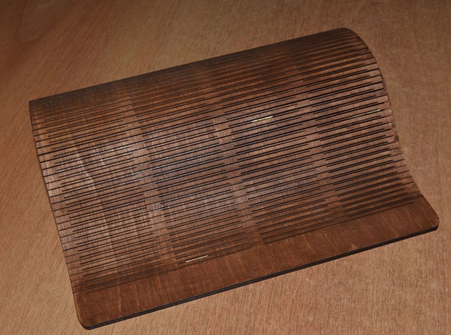 Гнутая фанера с прорезями