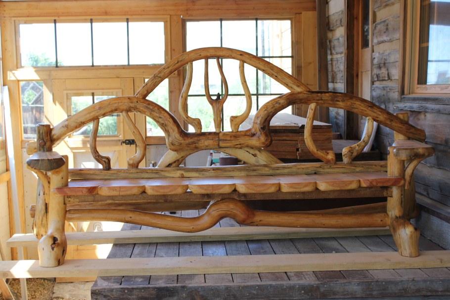 Скамейка в стиле рустик