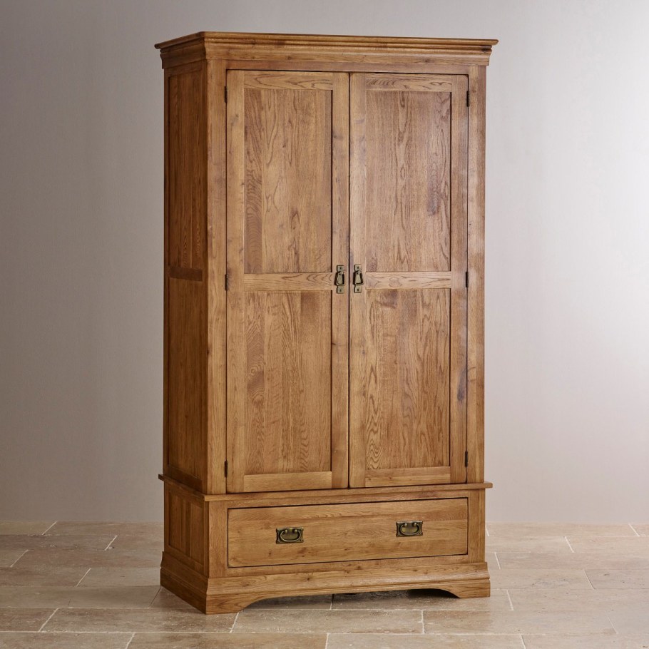Шкаф из натурального дерева