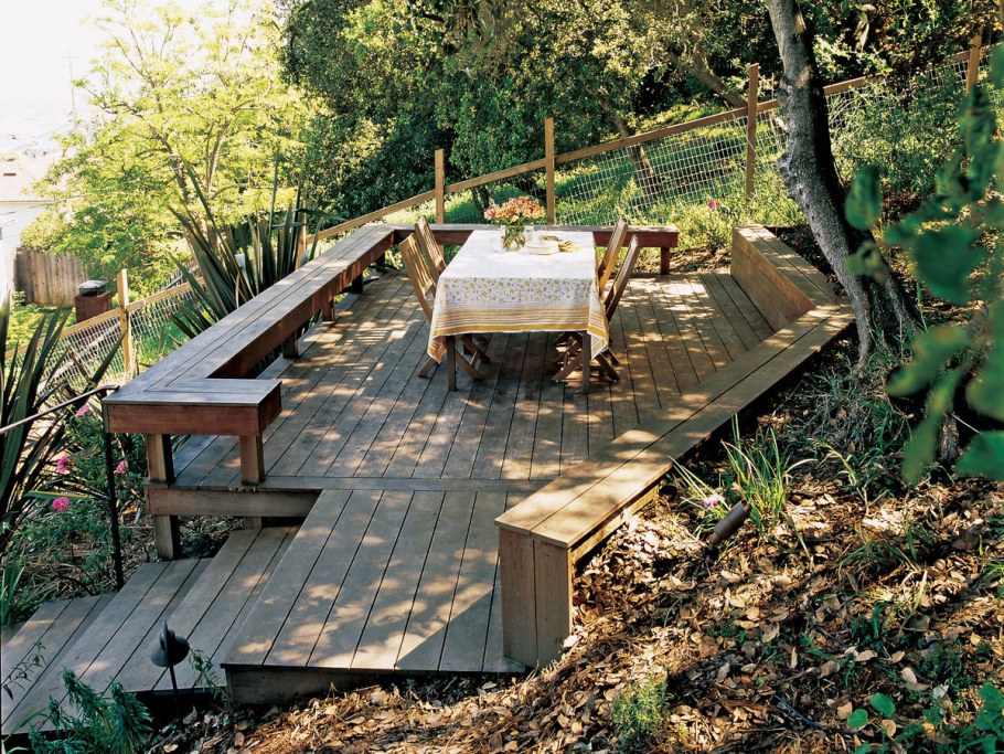 Беседка на склоне