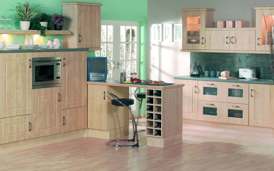 Рабочий стол на кухне